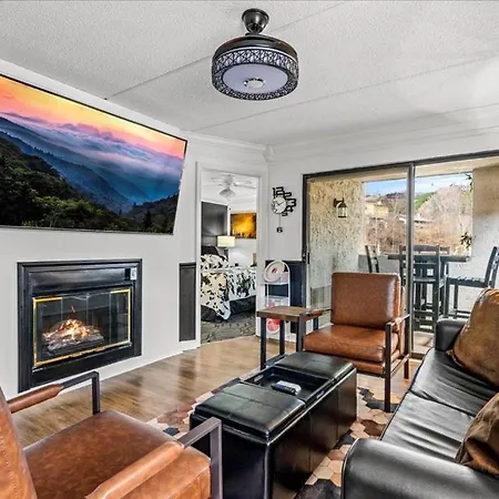 Corner Unit Balcony Free Tix Location Villa